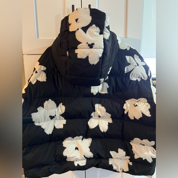 EUC AVA & VIV size 1X black w/white flower print puffer coat with hood - Picture 2 of 8